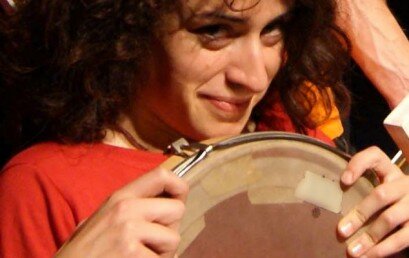 Charlamos hoy con Sophie Paneri, nuestra actriz griega de «El maravilloso retablo de las maravillas europeas»