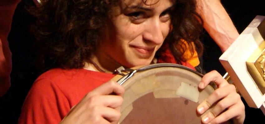 Charlamos hoy con Sophie Paneri, nuestra actriz griega de «El maravilloso retablo de las maravillas europeas»