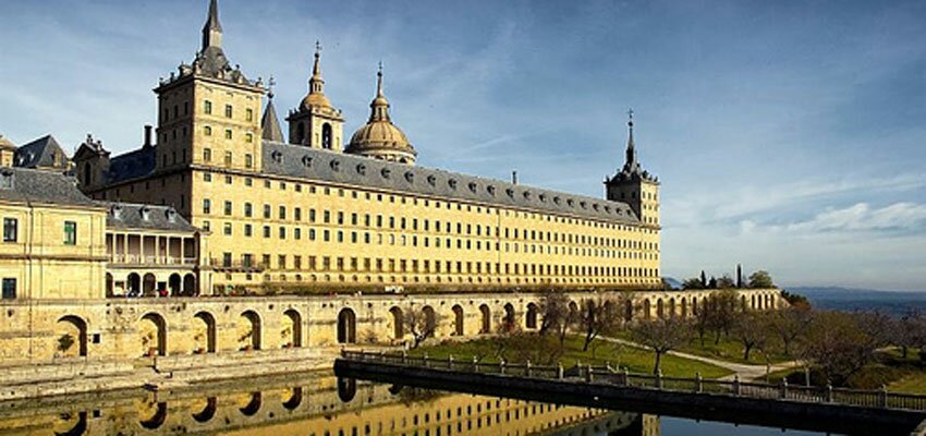 Escena Erasmus de la Universitat de València inicia mañana en El Escorial la ruta de “Las Huellas de la Barraca 2011” que le llevará por 28 localidades y centros penitenciarios de toda España