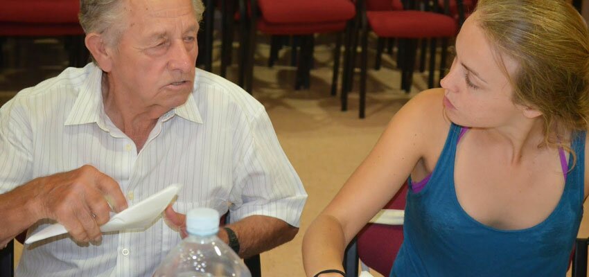 Uno de los momentos del encuentro intergeneracional realizado el año pasado con los mayores de Sellent 