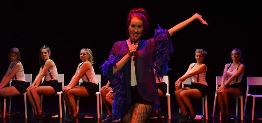 Convocatòria a Premsa: L’Europa de l’austeritat escenificada a través del picardiós i desencantat cabaret d’11 actors d’Escena Erasmus