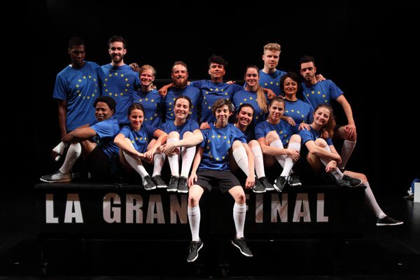 Escena Erasmus visita per primera vegada Alacant amb «La Gran Final
